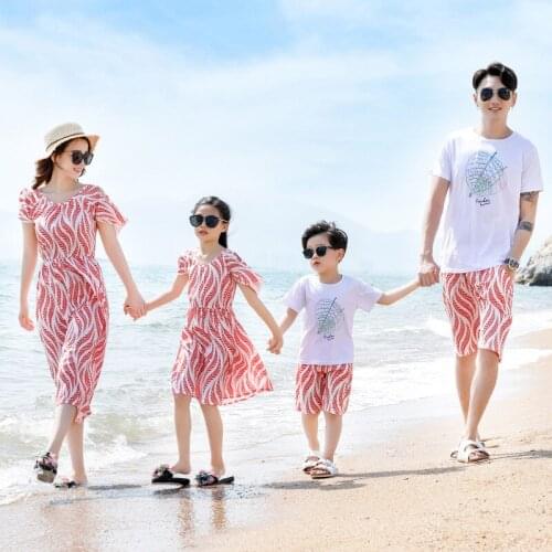 2019 Family Set Beach Clothes Bohemian Mother/Mom and Daughter Dresses Clothes Father Son T-shirt and pants Family Clothing 3XL
