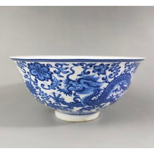 Exquisite Chinese Classical Collection Home Decoration Blue and White Porcelain Bowl Painted With Dragon and Flower Designs