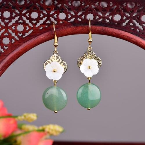Elegant Simple Beach Shell Statement Earrings Refreshing Comfortable Dongling YU Pendant Earrings Female Retro Palace Jewelry