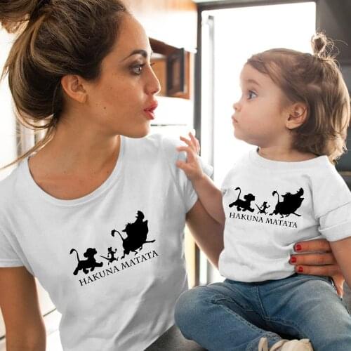 Harajuku Cartoon Family Matching Clothes Mom and My T-shirt Disney HAKUNA MATATA Simba Tshirt Summer Children Boys Girls Tops