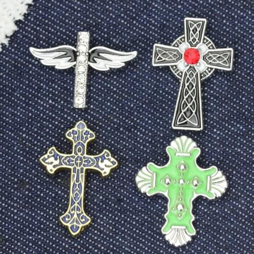 Fashionable retro film and television drama surrounding cross badge brooch, believer clothing matching pin
