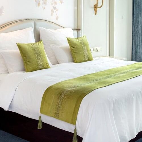 1pc 3 Colors Velvet Bed Runner Diamonds Ironing Bedspreads Luxurious Bed Flag Decorative Bed Cover Polyester Without Pillowcases