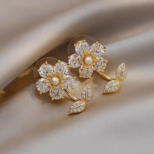 XIYANIKE Gold Color New Pearl Rhinestone Flower Stud Earrings 2021 Trendy Alloy Earrings For women Party Gift Fashion Jewelry