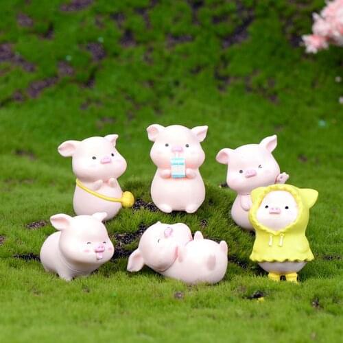ZOCDOU 1 Piece Lovely Yellow Raincoat Cartoon Pink Pigs Milk Pig Small Statue Figurine Crafts Ornament Miniatures Decoration