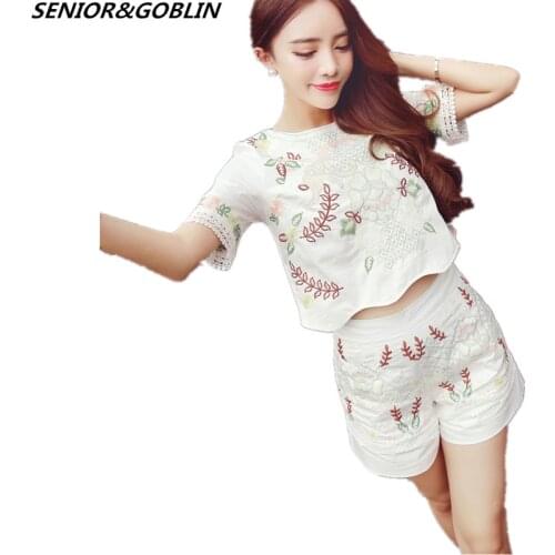 2021 Newest Shorts Summer 2pcs Set Womens Delicate Embroidery Flowers O-neck Short Sleeve Crop Top+ Hot Retro Shorts Suits