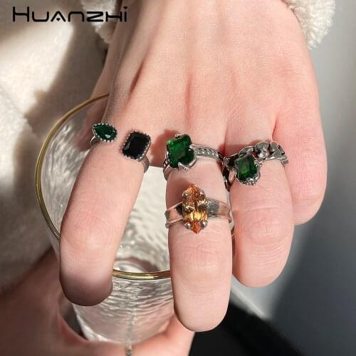 HUANZHI 2020 New Vintage Green Rectangle Crystal Rhinestone Chain Hollow Silver Color Plated Metal Rings for Women Girls Jewelry