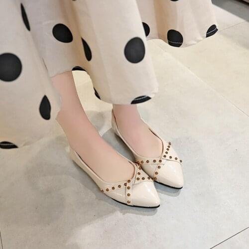 New Workplace Essential Flat Shoes Women Solid Color Rivet Pointed Elegant Wild Explosion Style Pointed Toe Flats Shoe W33-32
