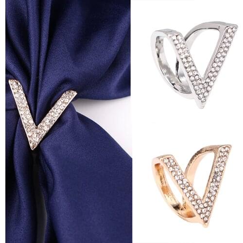 Fashion Luxury Scarf Buckle Wedding Hoop Brooch Pins for Women Crystal Holder Silk Shawl Buckle Ring Clip Scarf Jewelry Gift