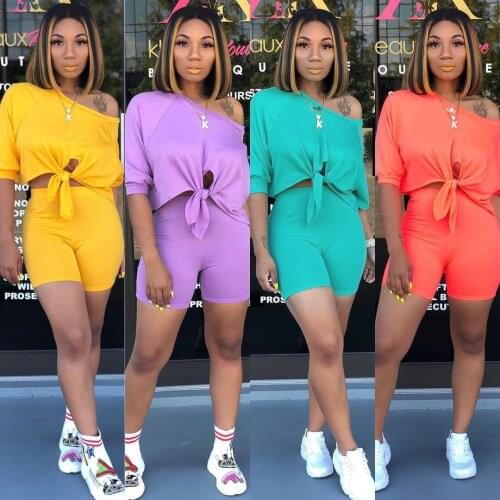 Womens Short-Sleeved T-Shirt and Shorts Two-Piece Fashion Strapless Sleeves Cropped Top and Shorts Two-Piece Suit