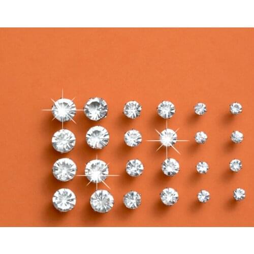 VG 6 YM Stud Earrings