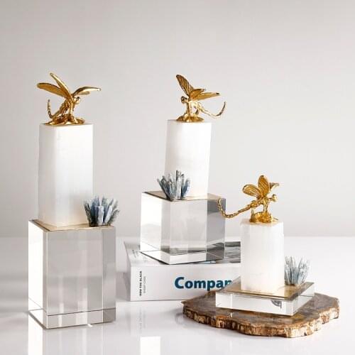 Luxtry Gold Brass Dragonfly Natural Spar Petal With Crystal Base Figurines Craft Ornament In Hotel Office Home Decor Accessories