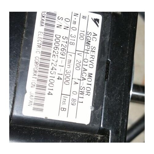 SGMPH-01ACA-SW11 SERVO MOTOR , used in good condition . 80% appearance new , good working , free shipping