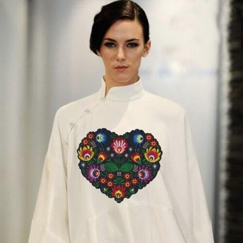 2019 New Love flower Peacock Feathers Flower Embroidery Applique Patches For Clothing Iron On T-shirt Patch Applique For Clothes