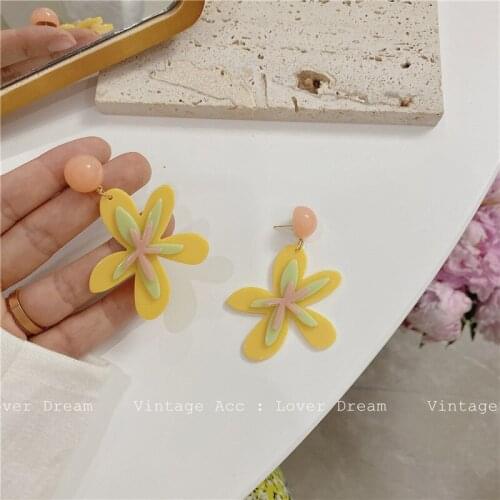 Korean Vintage Yellow Acrylic Flower Earrings Irregular Geometric Long Stitching Plant Drop Earrings for Women Gifts Jewelry