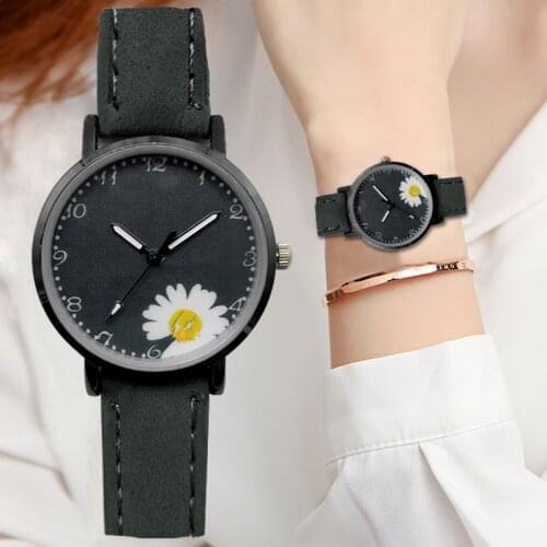 New Watch Women Small Daisies Ins Korean version of Fashion College wind Small fresh Small Dial Leather Quartz Women Watch VSCO