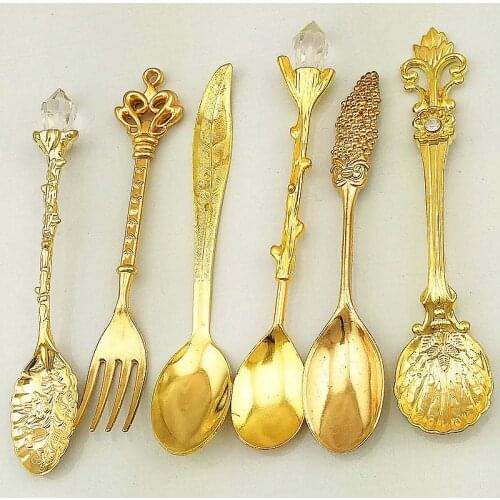 6pcs/set Vintage Mini Coffee Spoon Bronze Carved Luxury Small Dessert Spoons Set Kitchen Dinner Bar Tools Tableware Sets