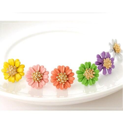 Korean Fashion Cute Small Daisy Flower Stud Earrings For Women New Fashion Sweet Earrings Jewelry Accessories