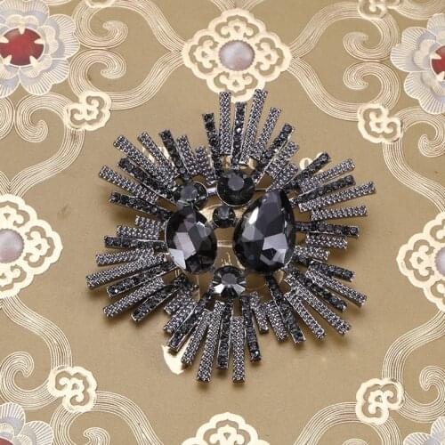 Beadsland Alloy Inlaid Rhinestone Brooch Design Fashionable High-end Clothing Accessories Pin Woman Gift MM-844