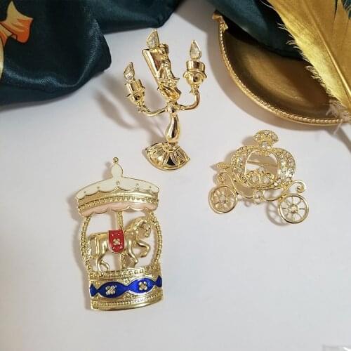 Childs Fairy Tale Brooches Carousel Candlelight Pumpkin Corsage Lapel Pin Scarf Bag Clothes Classic Jewelry Gift for Woman Girl