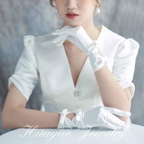 Elegant White Womens Satin Short Gloves Wrist Evening Party Prom Gloves Satin Fashion Stretch Wedding Evening Gloves
