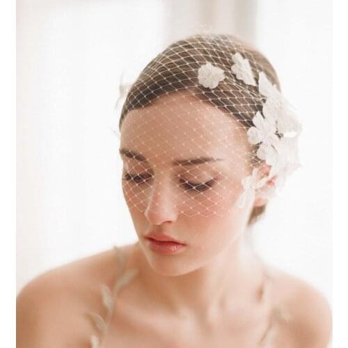 In Stock 2020 Wedding Bridal Hats And Fascinators/headpiece/party Hat/corsage Elegant Tulle With Feather And Flowers