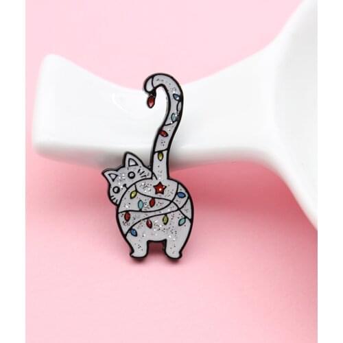 Creative cartoon enamel brooch animal long tail white brindle star cat fashion cartoon children denim clothes lapel pendant
