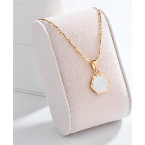 Trendy Elegant Black White Geometry Rhombus Shell Pendant Women Necklaces Lady No Fade Stainless Steel Chokers Necklace Jewelry