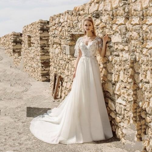 Eightree White Beach Wedding Dress 2021 Shot Sleeves Bride Dresses V-neck Appliques Crumpled Tulle A-Line Bridal Gowns Plus Size