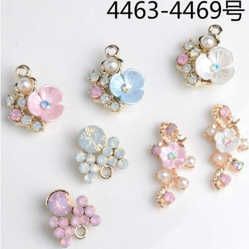 Wholesale 50PCs Imitation Crystal Pearl Alloy Flower Charm Pendants for Girls Ornament Accessories Fashion Jewelry DIY