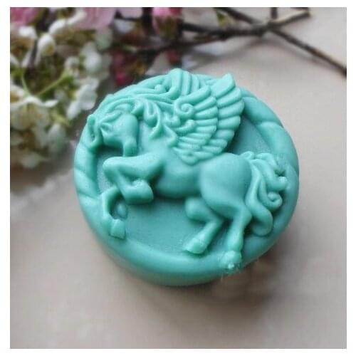 Pegasus Molds Animal Fondant Mold Fly Horse Soap Mold Handmade Silicone Soap Mould Moulds Clay Plaster Mould Aroma Stone PRZY