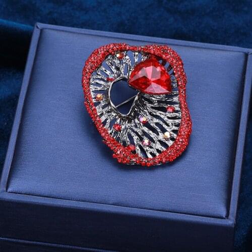 2021 New Personality Rhinestone Brooch for Woman Party Casual Coat Accessories