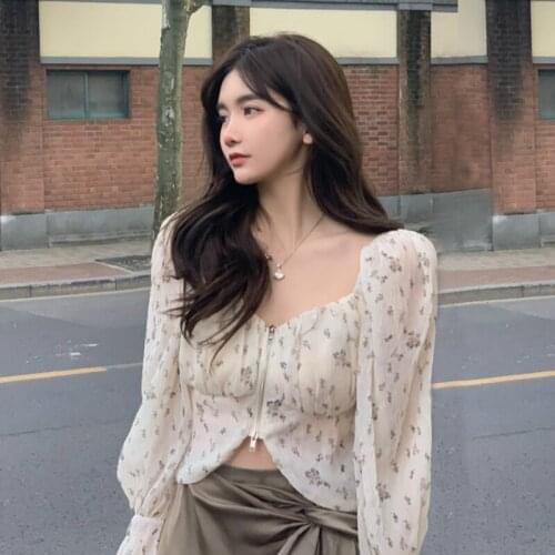 Womens Shirts French Chiffon Shirt Womens Summer New Fashion Small Shirt Western Style Design Niche Chic All-match Shirt