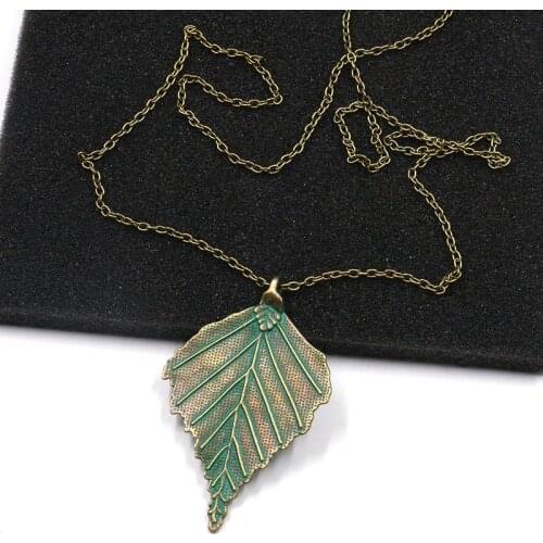 Bohemian Ancient Green Metal Leaf Pendant Necklace for Women Simple Vintage Chains Long Necklaces Party Boho Jewelry Collars