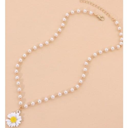 Fashion Flower Pendant Necklace Elegant Simulated Pearl Chain Necklace for Women Statement Charm Clavicle Chain Female Jewelry