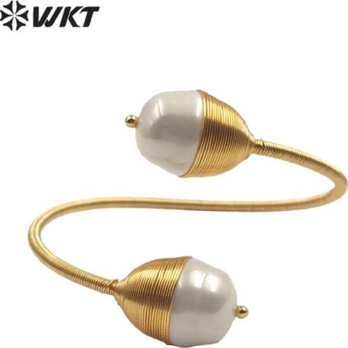 WT-B509 Shell Bangle Wire Wrapped Shell Bangle Round Shell Gold Electroplated Bracelet Charm Women Vintage Bracelet Jewelry