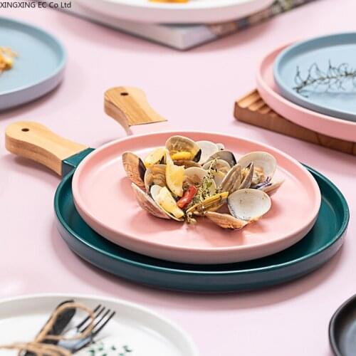 Creative Black Ceramic Plate Wooden Handle Baking Plate Flat Plate Breakfast Plate 10 Inch Round Tableware Kitchen Supplies