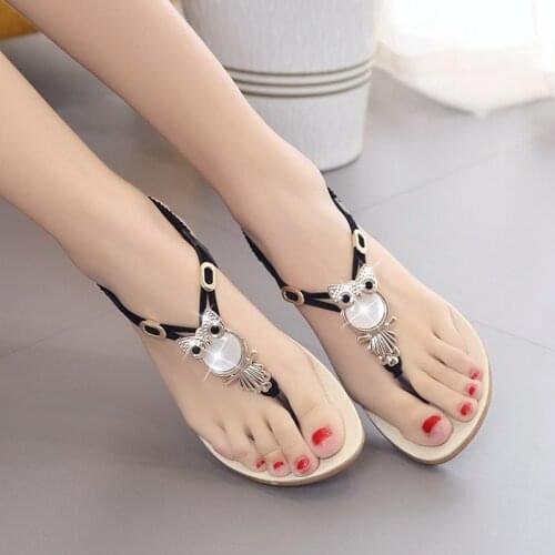 New Open-toed Sandals Ladies Summer New T-shaped Flat Roman Rhinestone Bright Color Sandals Large