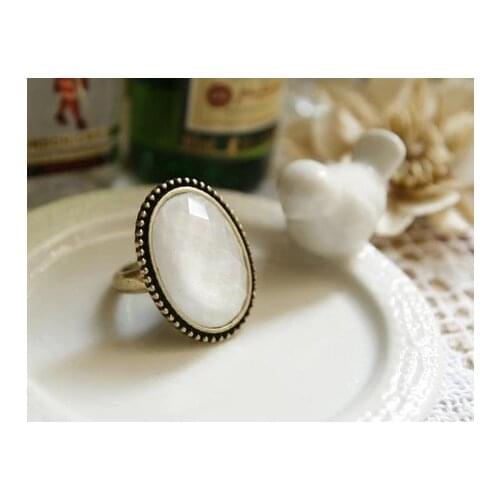 The latest fashion trade original single retro geometric oval ring flower white jewelry factory wholesale