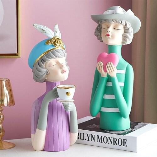 Home Decoration Resin Sculpture Statue Modern Art Girl Holding Roses Nordic Decoration Home Accessories Wedding Decoration Gift