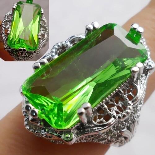 Elegant Silver Color Finger Jewelry Rings For Women Fashion Wedding Engagement Rings Gifts Classical Green Crystal Zircon Ring