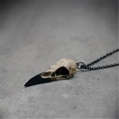 2020 New Fashion Mini Raven Skull Necklace Resin Replica Raven Magpie Crow Poe Steampunk Gift Idea Zombie Gift,1.5"