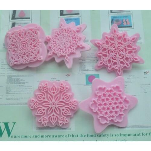 5Pcs/Set Cake Decorating Tools Fondant Sugarcraft ABS Embossing Cutter Biscuits Stamp Cutters Mould Christmas Snowflake Cutters