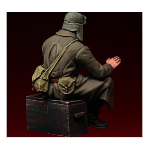 1/35 Resin Figure Model Kit 134 Russian Soldier ONE Figures Unassembled Unpainted Top