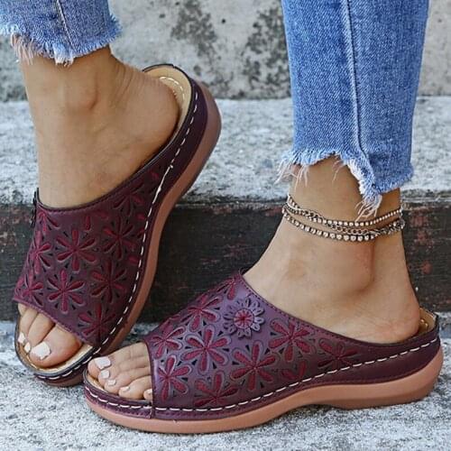 Women Beautiful Flat Sandals Fashion Flowers Pattern Beach Slippers (Size 35-43)
