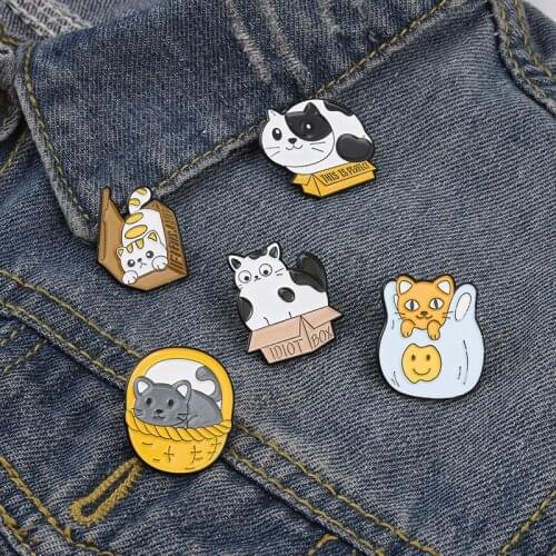 Cartoon Animal Cat Enamel Pin Anime Flower Basket Cat Brooches Backpacks Lapel Pin Badge Jewelry Gift for Friends Wholesale