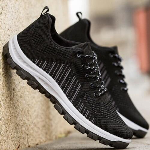 Breathable flying woven sports shoes mens air cushion breathable casual mesh running shoes mens shoes 2021 new
