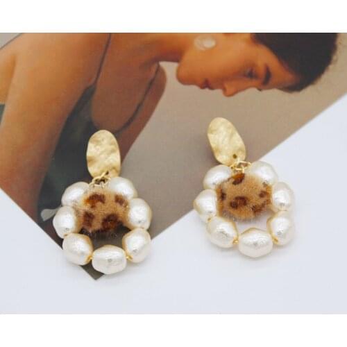 2019 Charm Fashion Vintage Fur Ball Earrings Catwalk Round pearl chain Metal Sheets Earrings Accessories Jewelry Wedding Gifts