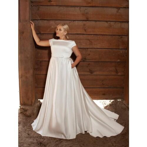 Elegant Long Boat Neck Plus Size Wedding Dresses with Pockets A-Line Court Train Open Back Robes De Mariée Bridal Gown For Women