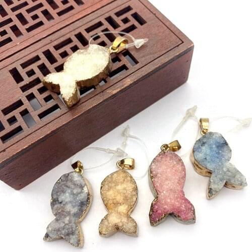 Natural Stone Fish Shaped Crystal Pendant Colorful Electroplating Craft Necklace Pendant DIY Exquisite Earring Pendant 17x31mm