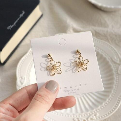 S925 Fashion Retro Lady Sweet Geometric Stud Earrings Exquisite Hollow Flowers Without Piercing Ear Clips